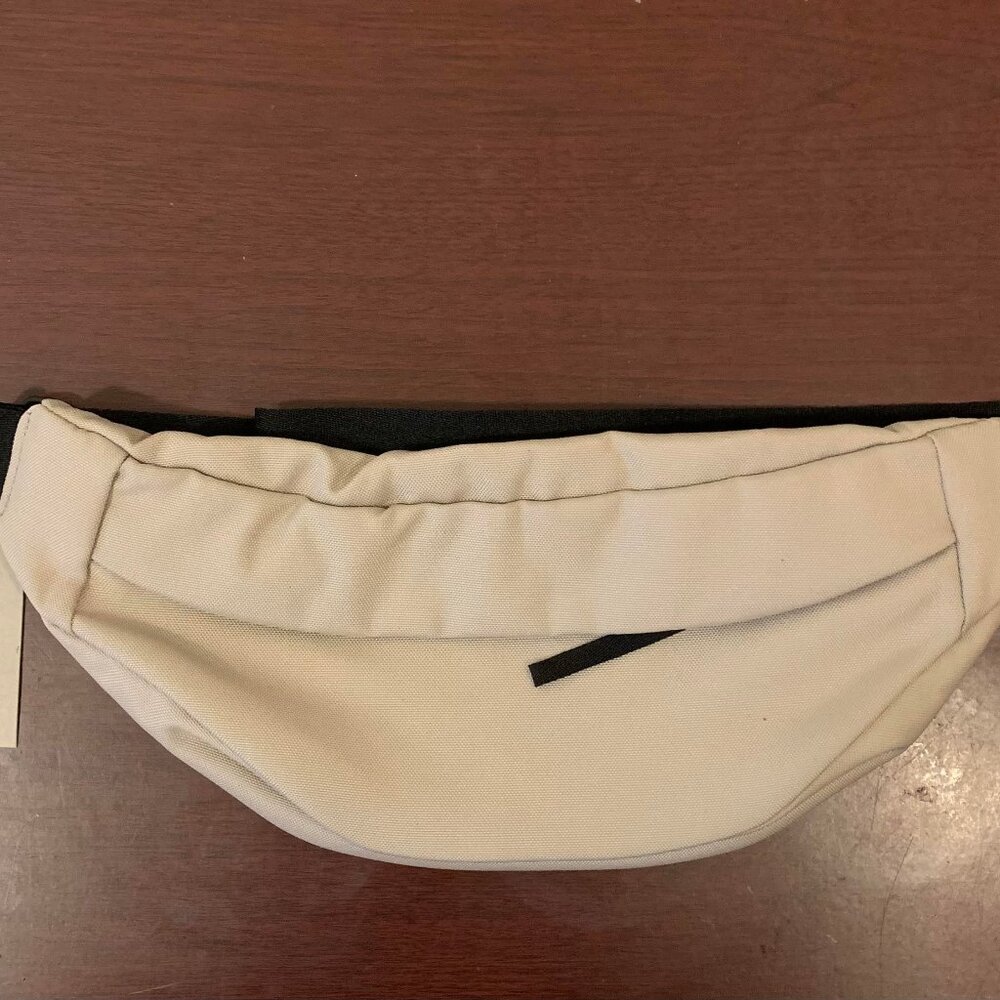 Everlane Fanny Pack - Picture 5 of 5